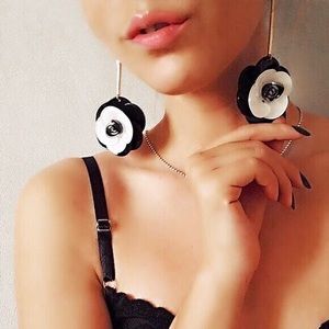 Statement Acrylic Flower Drop Earrings(New)